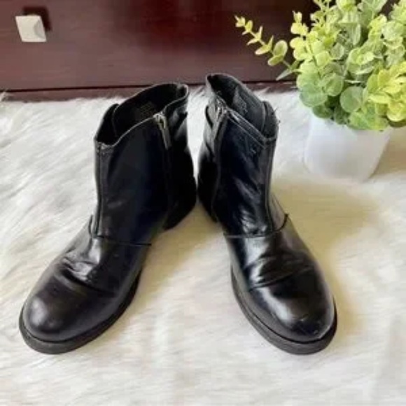 Kenneth Cole Reaction Moto Silver Side Buckle Black Ankle Boots Size 7.5 - Picture 3 of 10